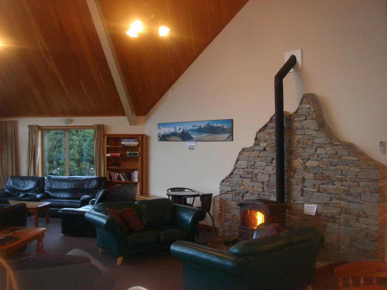 Aoraki Mount Cook Alpine Lodge Exterior photo
