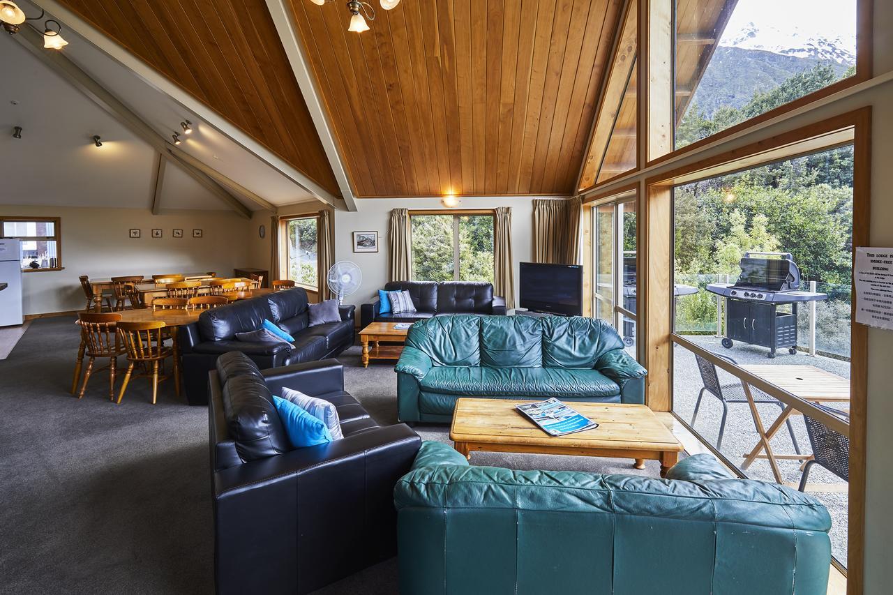 Aoraki Mount Cook Alpine Lodge Exterior photo