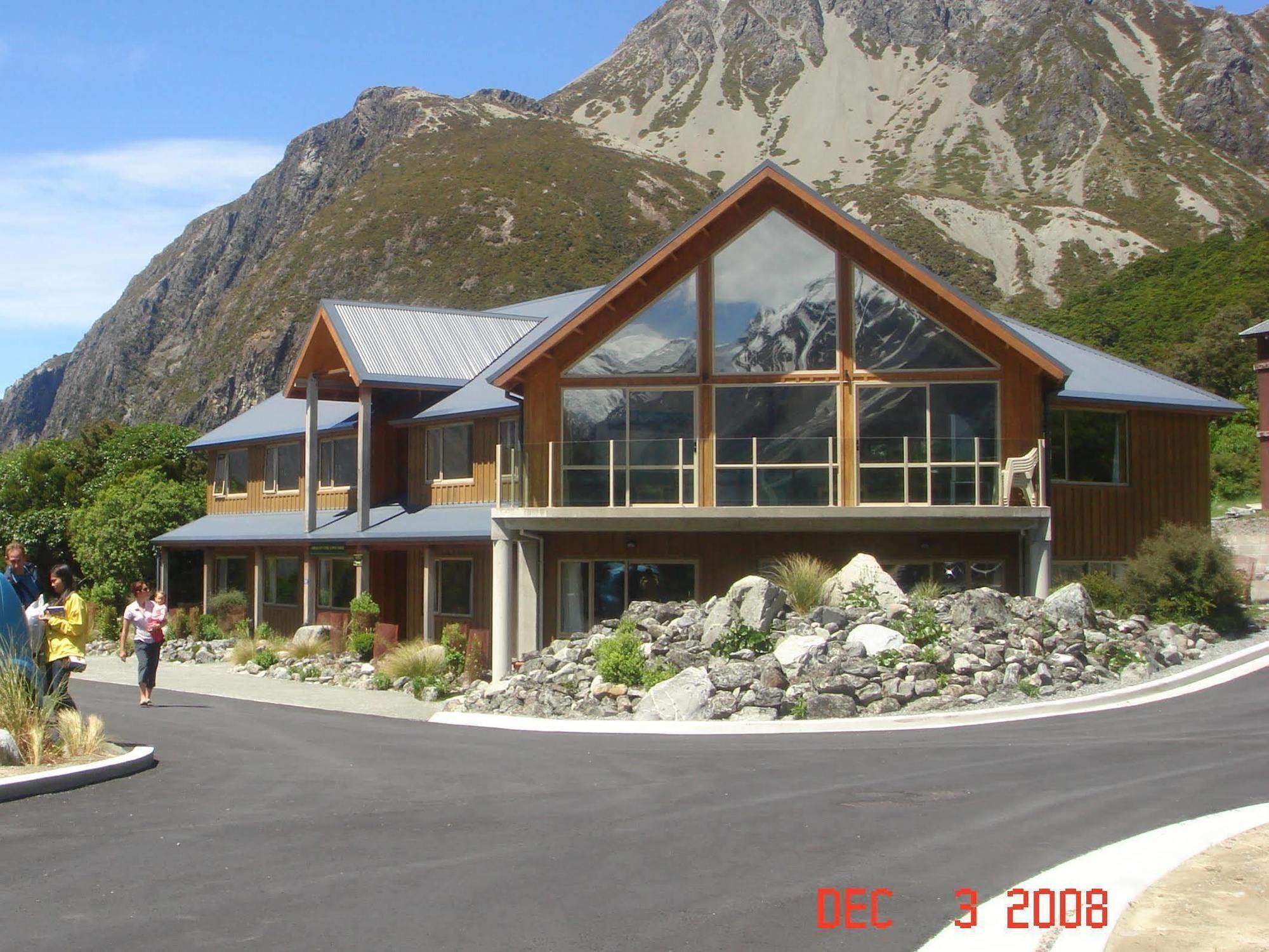 Aoraki Mount Cook Alpine Lodge Exterior photo
