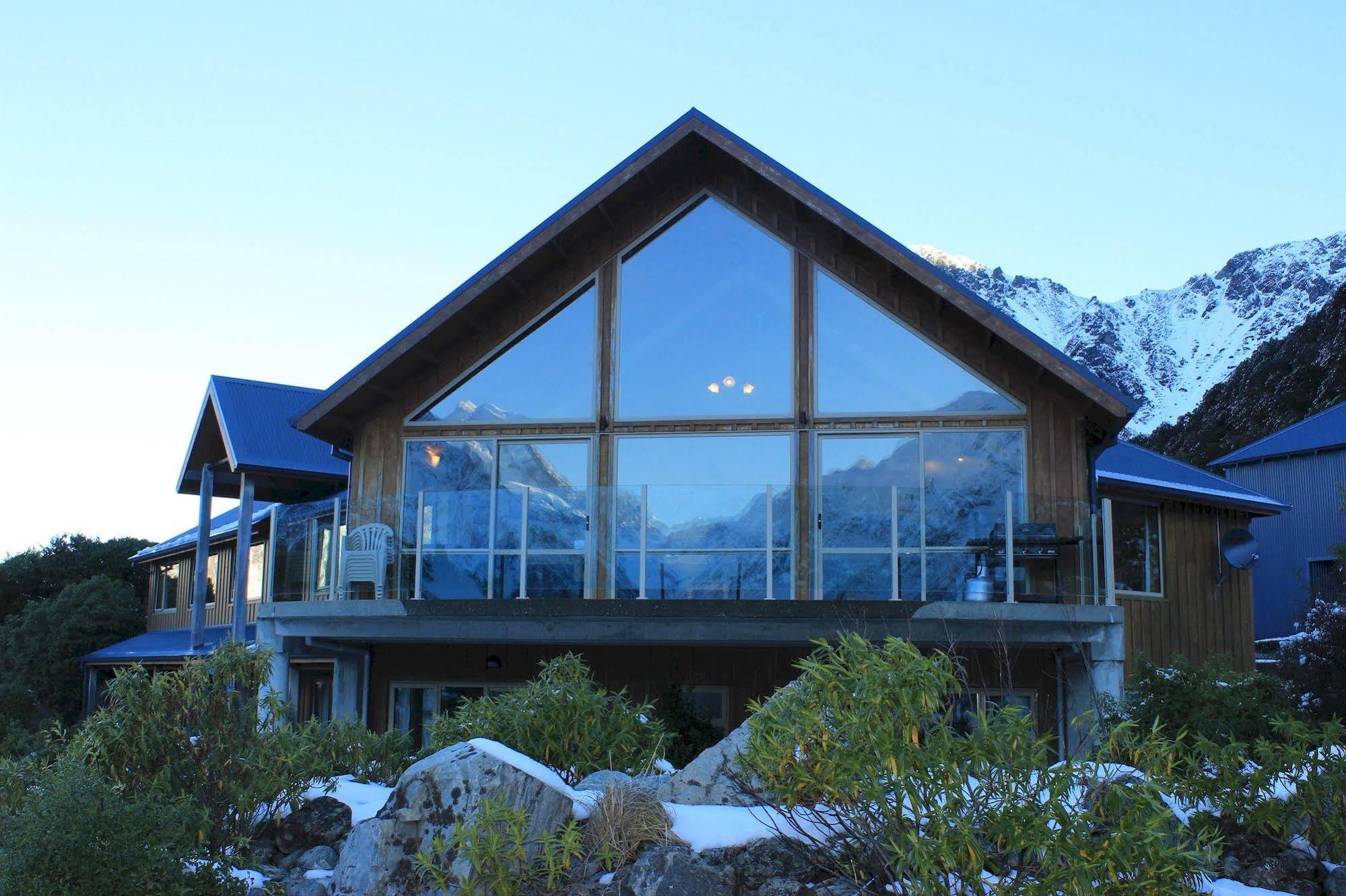 Aoraki Mount Cook Alpine Lodge Exterior photo