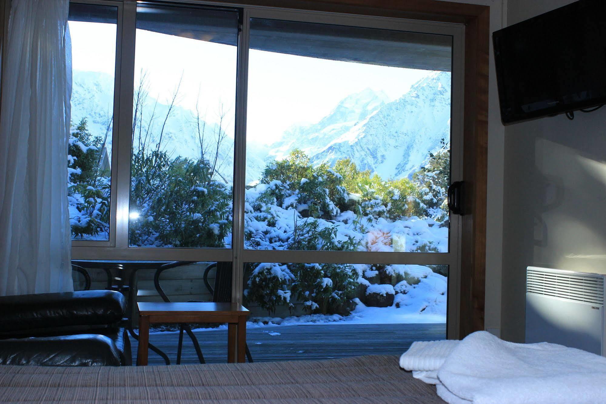 Aoraki Mount Cook Alpine Lodge Exterior photo