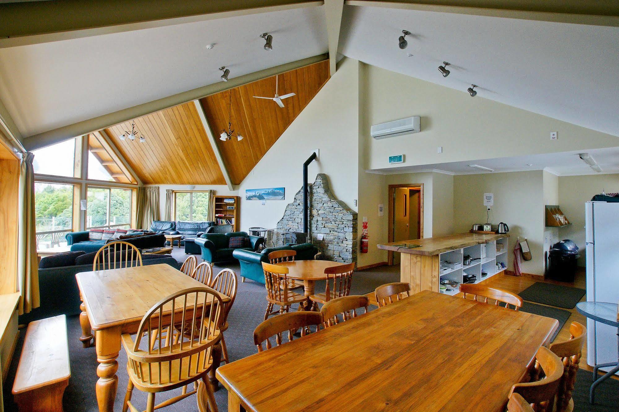 Aoraki Mount Cook Alpine Lodge Exterior photo